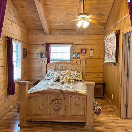 A Peace Of Heaven Cabins And Rv Vanderpool Экстерьер фото