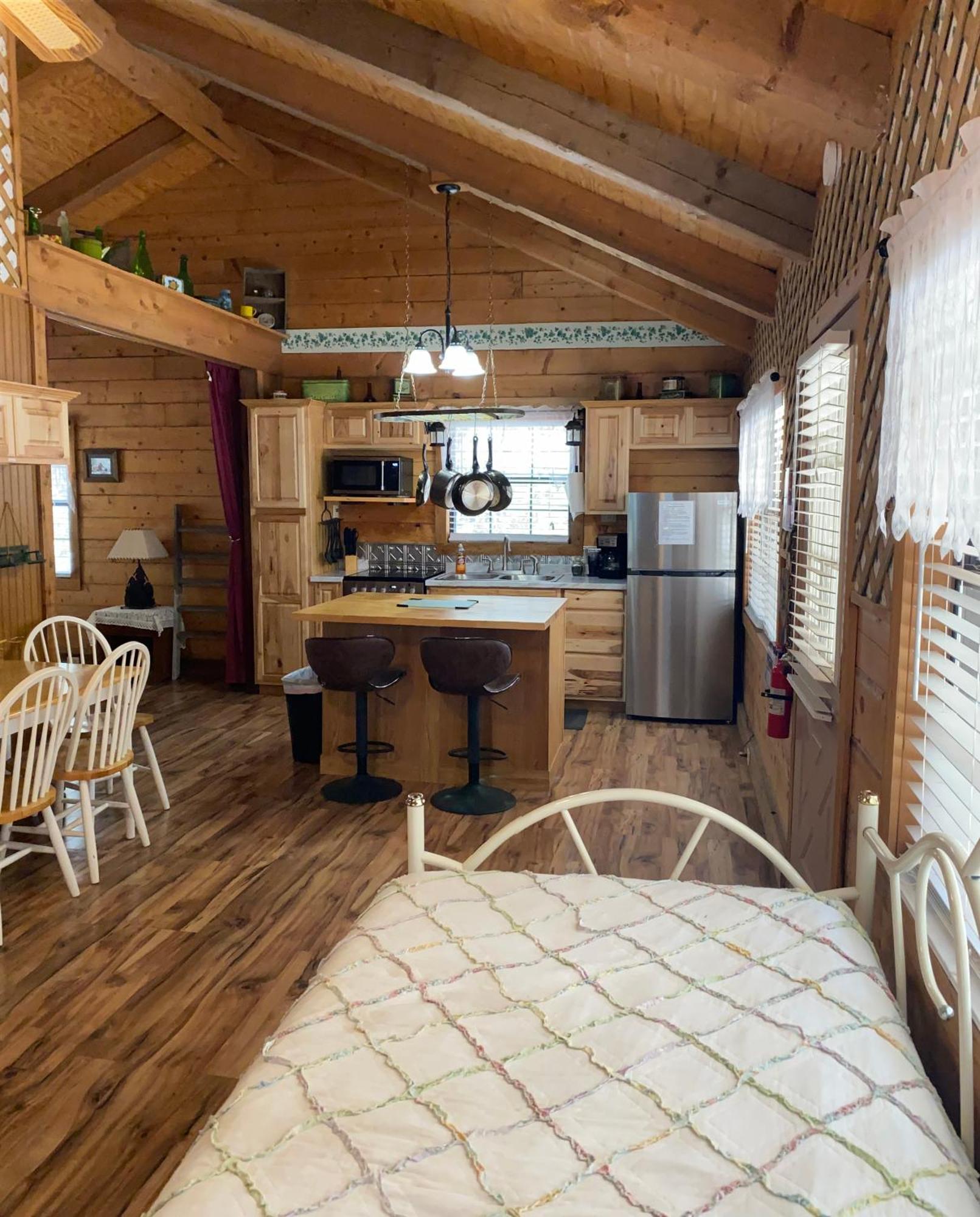 A Peace Of Heaven Cabins And Rv Vanderpool Экстерьер фото