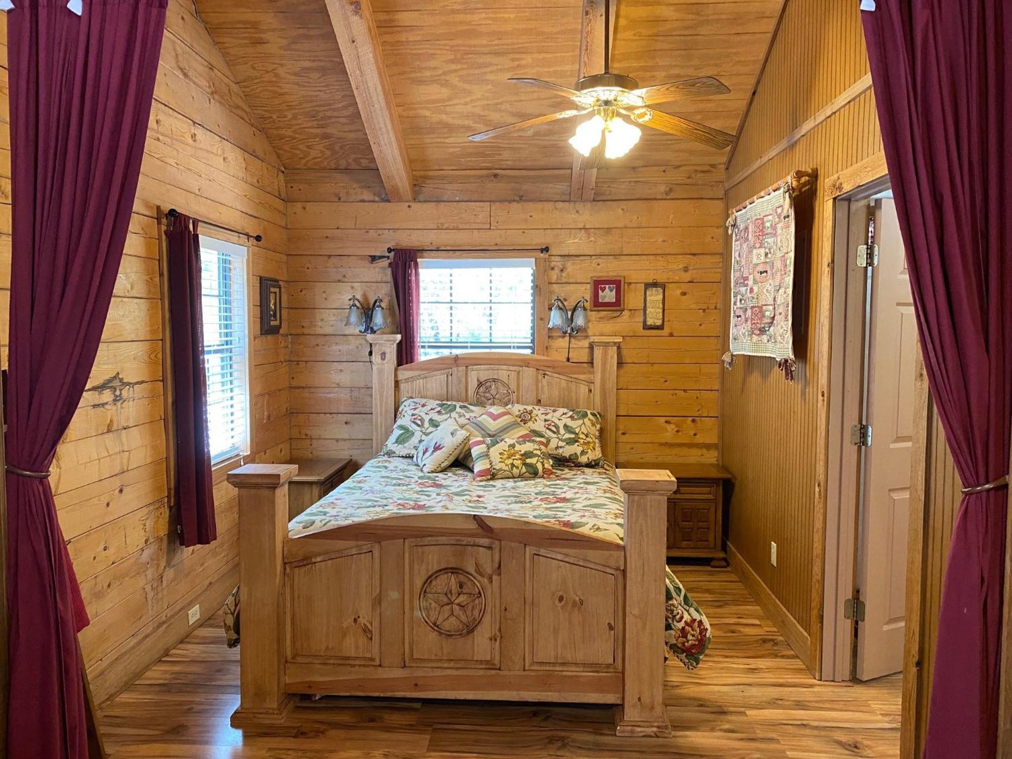 A Peace Of Heaven Cabins And Rv Vanderpool Экстерьер фото